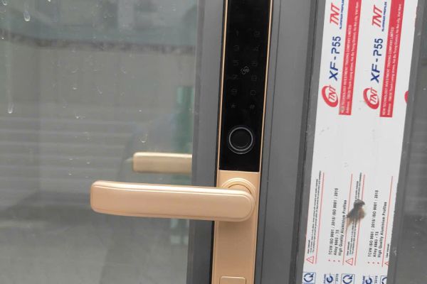 KHÓA VÂN TAY KTS105G ĐƯỚC LẮP TẠI AN PHÚ ĐÔNG- QUẬN 12